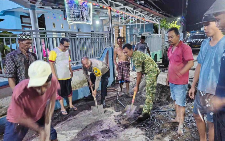 Kerja bakti bersama warga Desa Brabe
