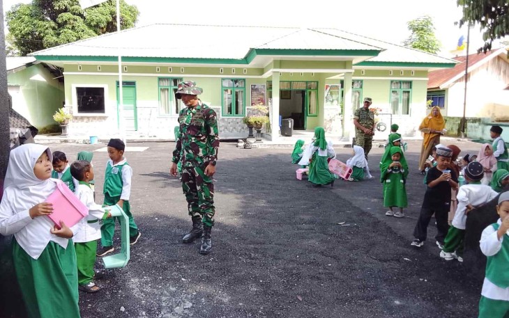 Edukasi Lingkungan Satuan TNI