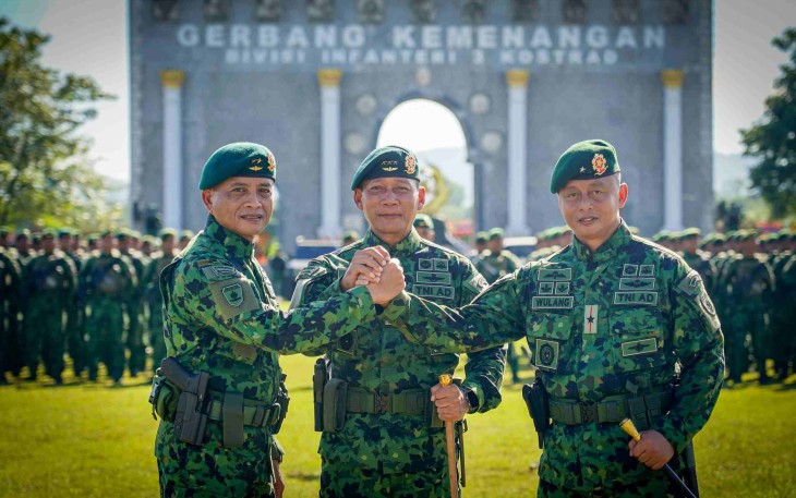 Pangkostrad Letjen TNI Mohammad Fadjar