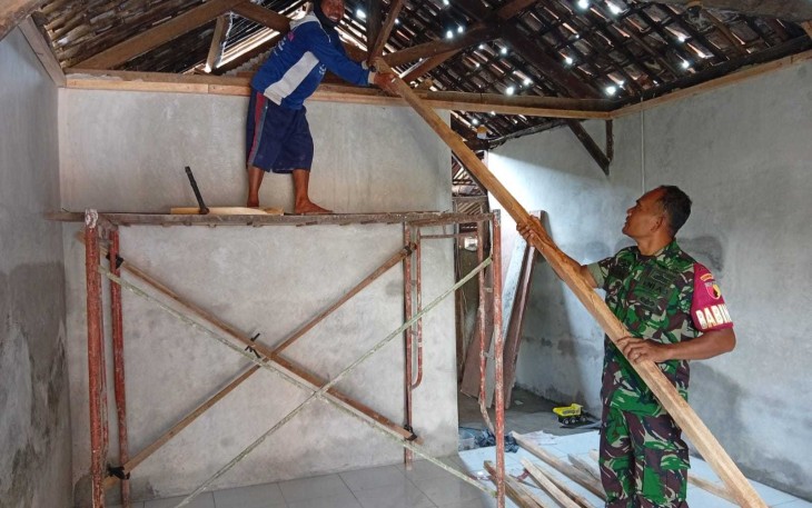 Pemasangan Plafon, Impian Rumah Layak Huni Kian Dekat Terwujud