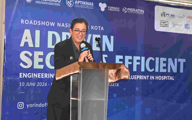 Drs. Slamet Aji Pamungkas, M.Eng., Deputi Bidang Keamanan Siber dan Sandi Perekonomian BSSN RI sebagai narasumber pada kegiatan "AI Driven Secure & Efficient" di Menara Peninsula Hotel Jakarta, 10 Juni 2026.