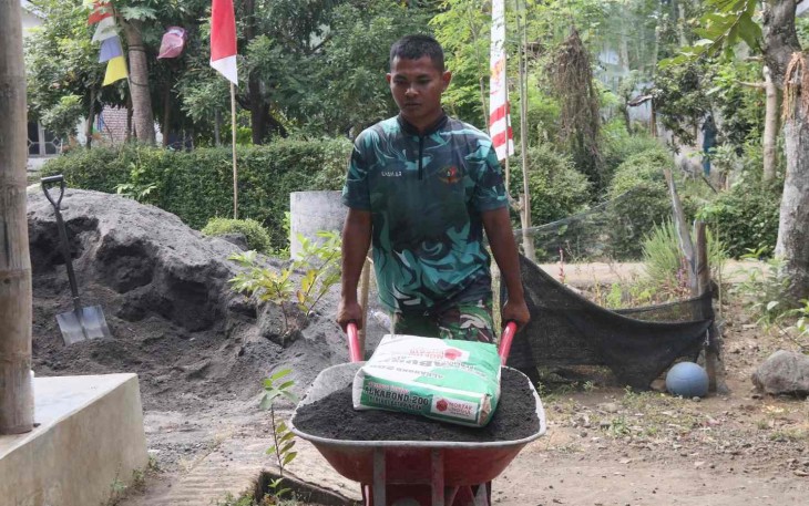 Pasokan material RTLH di dusun Lembenah