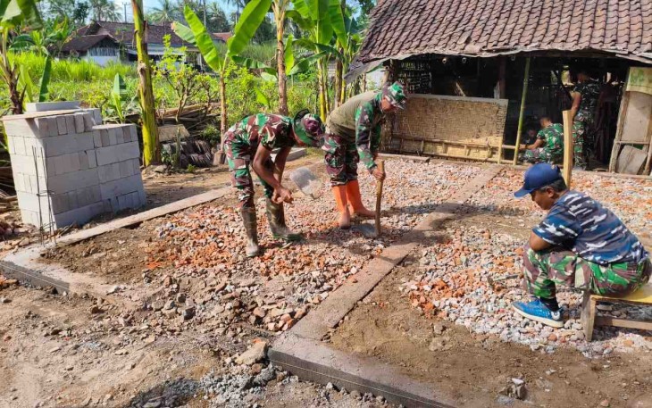 Pondasi rumah Ibu Ety mulai berdiri