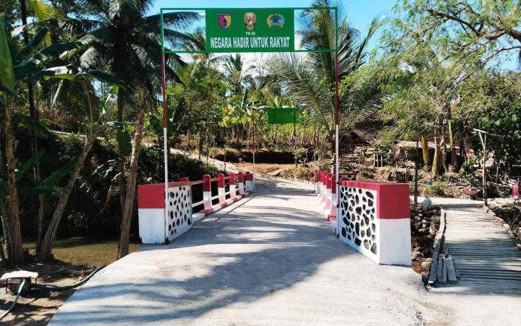 Jembatan Garuda Armco Desa Gamping Kabupaten Trenggalek