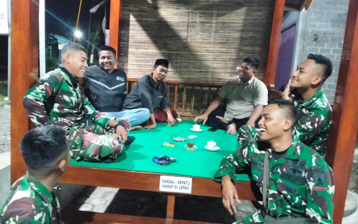 Ronda malam bersama warga desa Ledok Tempuro