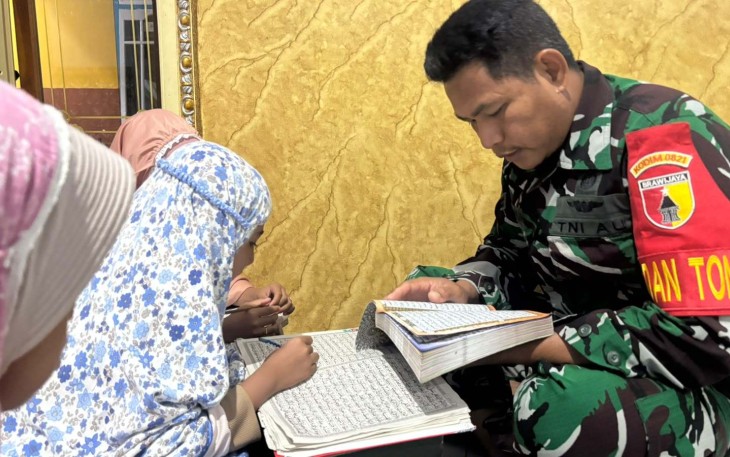 Mengajar ngaji anak-anak di Desa Ledok Tempuro