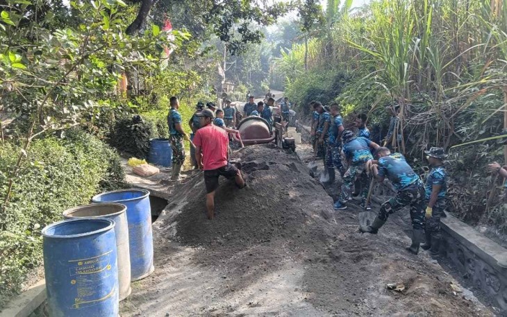 Gotong royong percepat rabat beton