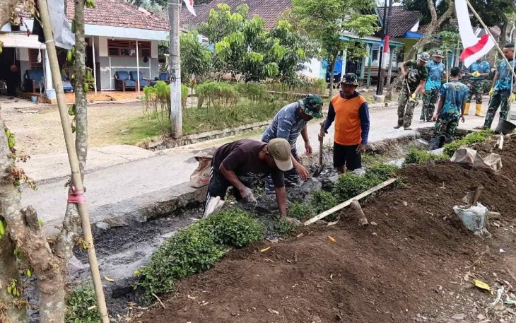 Penataan drainase di desa Ledok Tempuro