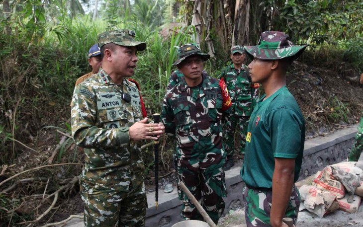 Dansatgas TMMD ke-129 Kodim 0821/Lumajang Letkol Arh Anton Subhandi