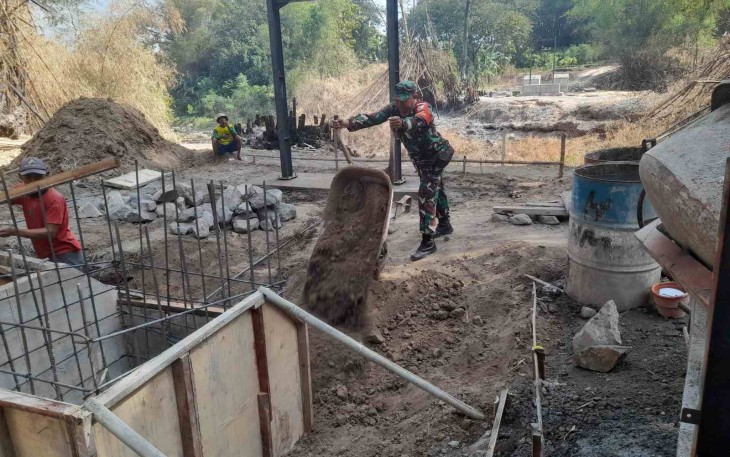 Pembangunan jembatan penghubung antar desa