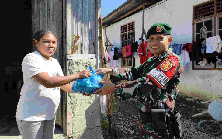 Tebar kepedulian Yonarmed 12 Kostrad di perbatasan