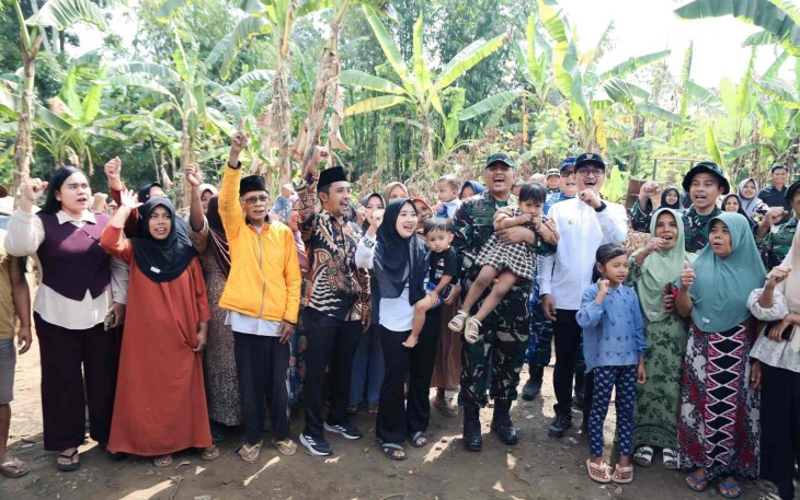 Foto bersama warga Desa Ledok Tempuro