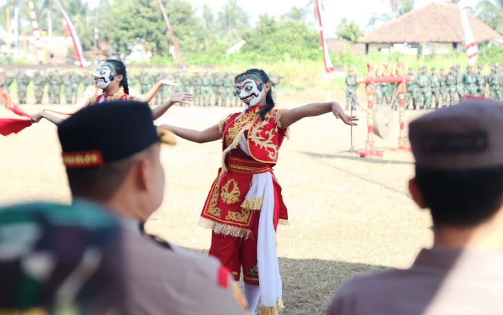 Pentas tarian khas Lumajang