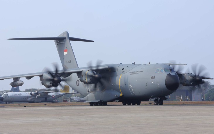 Pesawat angkut TNI AU Airbus A400M membawa logistik bantuan gempa NTT dari lanud Halim Perdanakusuma, Jakarta, Minggu (16/8)