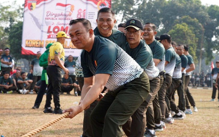 Danrem 083/Bdj Kolonel Inf Wahyu Ramadhanus Suryawan gelorakan lomba tarik tambang