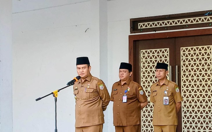 Sekretaris Daerah Provinsi Bengkulu, Herwan Antoni, memimpin apel pagi /Foto : MC 