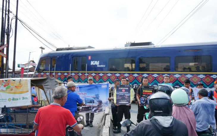 Imbauan Taat di Perlintasan Kereta Demi Keselamatan