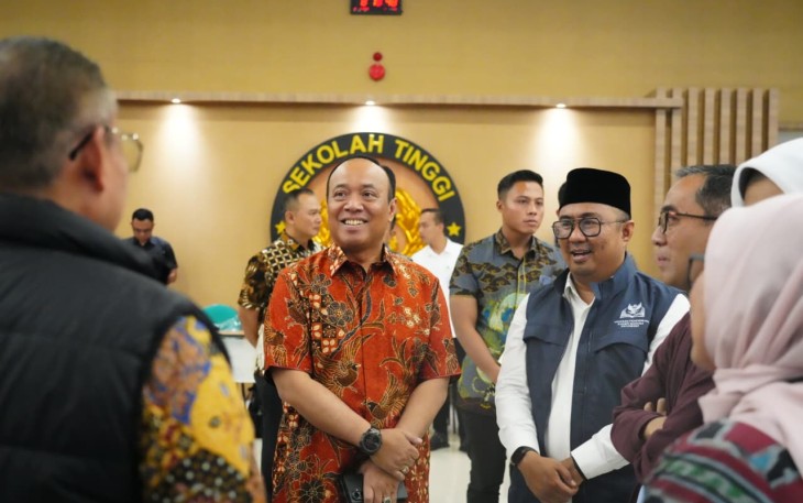 Wakapolri Komjen Dedi Prasetyo saat meninjau pelaksanaan seleksi masuk SMA Kemala Taruna Bhayangkara di Jakarta, Sabtu (10/1)