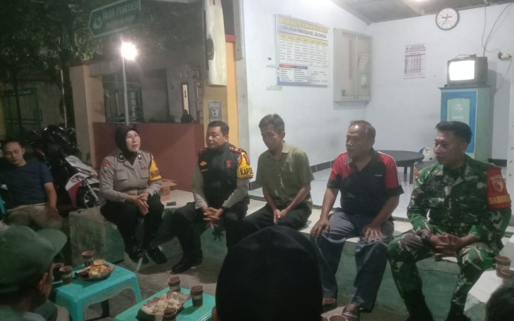 Sertu Imam Babinsa Desa Srawung komsos bersama warga binaan 