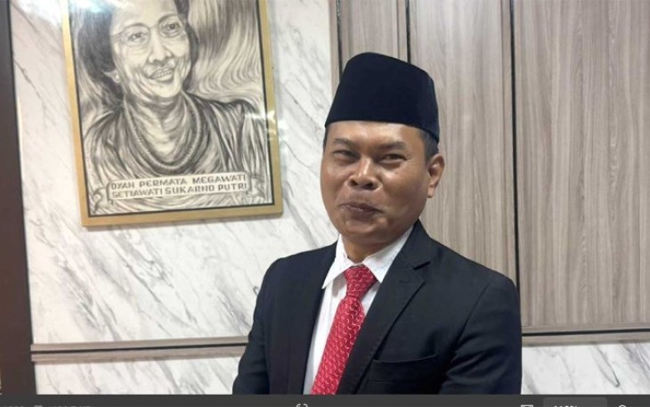 Juru Bicara Fraksi PDI Perjuangan DPRD Jatim, Abrari, S.Ag