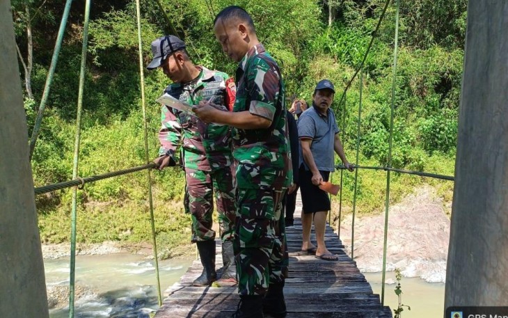 Peninjauan lokasi jembatan gantung 