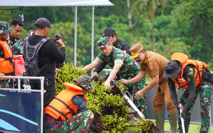 Pangdam IX Udayana Mayjen TNI Piek Budyakto