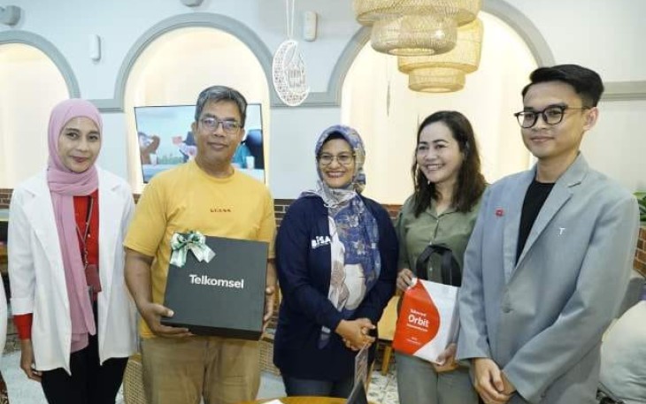 Kunjungan Direktur Utama Telkom Dian Siswarini (tengah) ke GraPARI Pahlawan Semarang, Rabu (4/3)