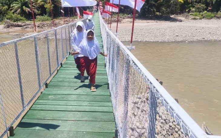 Jembatan gantung perintis Garuda di kecamatan Barus, Tapanuli Tengah 
