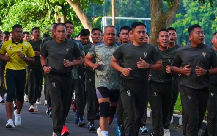 Lari bersama prajurit di Madivif 1 Kostrad Cilodong 