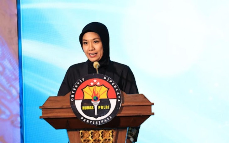 Akademisi UI, Devie Rahmawati