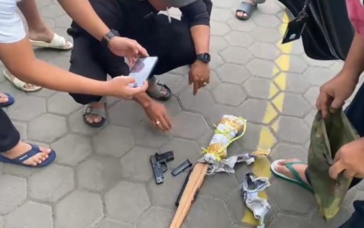 Barang bukti pistol ilegal