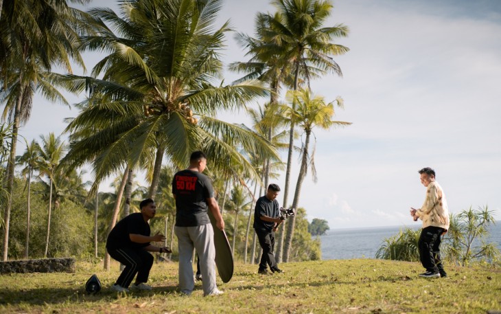 Kementerian Ekonomi Kreatif melalui Deputi Bidang Kreativitas Media, merealisasikan Program Akselerasi Kreatif (AKTIF) Musik di Maluku Utara bersama dua musisi terpilih hasil kurasi,  Alan Darmawan dan Bams Conoras (Presiden Tidore), Jakarta, Kamis (21/5/2026)