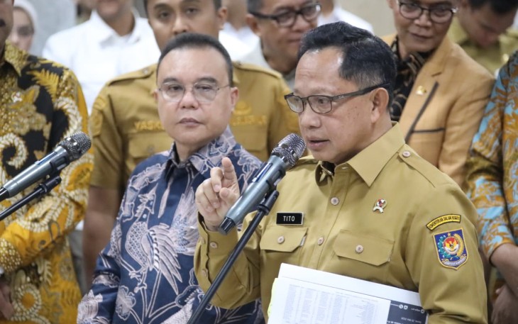 Ketua Satuan Tugas (satgas) Percepatan Rehabilitasi dan Rekonstruksi (PRR) Pascabencana Sumatera Muhammad Tito Karnavian seusai rapat bersama DPR RI di kompleks parlemen, Senayan, Jakarta, Senin (25/5/2026) 