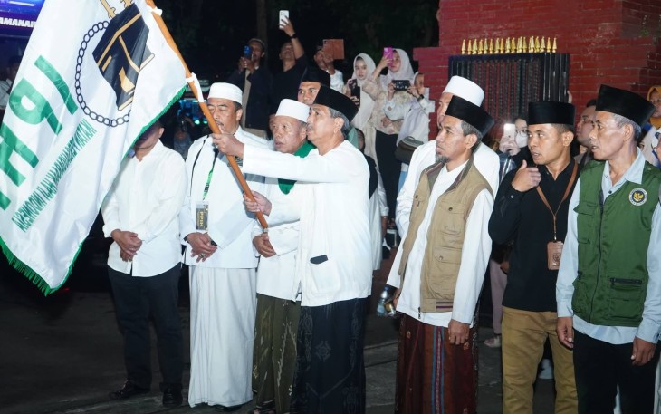Sekretaris Daerah Kabupaten Trenggalek, saat memberangkatkan Jemaah Calon Haji Kabupaten Trenggalek Tahun 2026, di Pendapa Manggala Praja Nugraha setempat, Senin (18/5/2026).