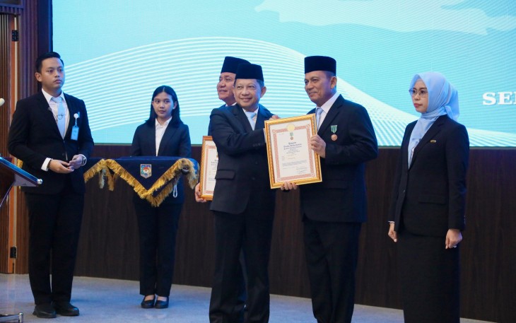 Pemerintah Anugerahkan Tanda Kehormatan Satyalancana Wira Karya kepada Enam Tokoh