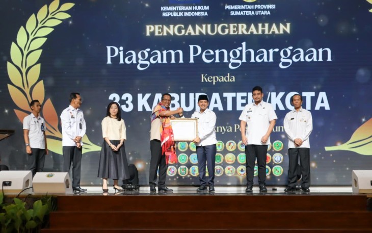 Wali Kota Tebing Tinggi Terima Penghargaan dari Kementerian Hukum RI 