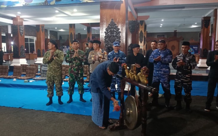 Kasdim Pacitan Bersama Forkopimda Ikuti Tradisi Acara Mlaku Bareng Suro Menjelang 1 Muharram 1448 H