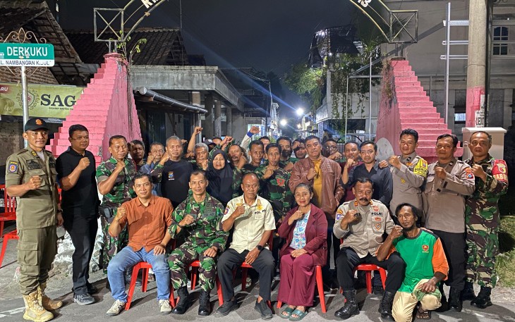 Tiga Pilar Manguharjo Perkuat Peran Satlinmas Jaga Keamanan Lingkungan