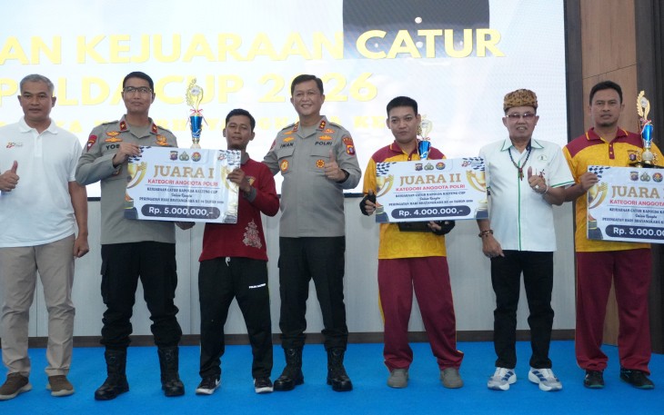 Kejuaraan Catur Kapolda Kalteng Cup 2026 resmi ditutup dengan meriah, pada Sabtu (20/6/2026) siang, di Gedung Graha Bhayangkara Mapolda Kalteng, Jl. Tjilik Riwut Km.1, Kota Palangka Raya
