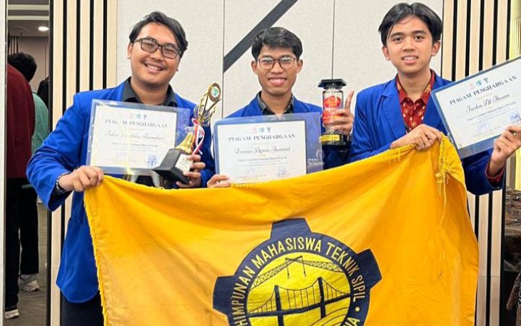 Tim Crystal meraih juara pertama dalam ajang Civil National Expo 2026 di Universitas Tarumanegara