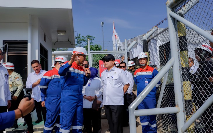 Kepala Staf Kepresidenan RI Jenderal TNI (Purn.) Prof. Dr. Dudung Abdurachman (tengah) didampingi jajaran direksi PGN, Direktur Utama Arief K. Risdianto (kanan) serta Direktur Infrastruktur dan Teknologi Hery Murahmanta (kiri), meninjau SPG Pagardewa, Jumat (3/7/2026). Kunjungan spesifik ini dilakukan guna meninjau langsung kesiapan PGN dalam upaya pengembangan gas Coalbed Methane (CBM) Tanjung Enim