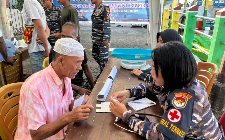 TNI AL Gelar Bakti Sosial dan Kesehatan Bagi Warga Pesisir 