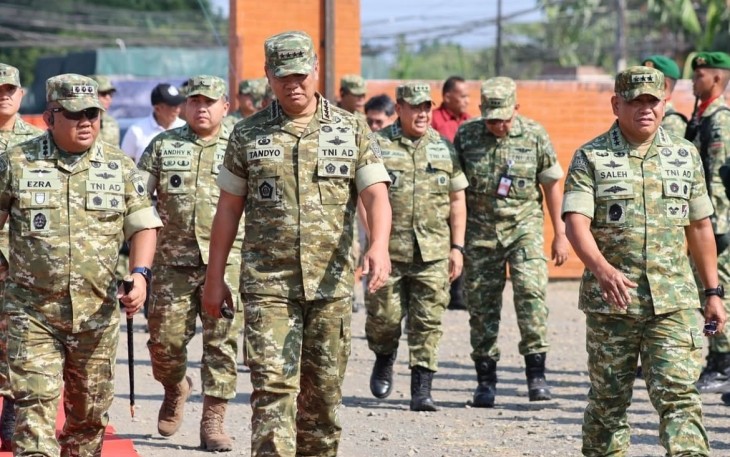 Wakil Panglima TNI Jenderal TNI Tandyo Budi R. bersama Menteri Pertahanan RI dan Wakil Kepala Staf Angkatan Darat Letjen TNI Muhammad Saleh Mustafa meninjau Yonif TP 935/Satria Bahurekso di Kendal, Yonif TP 936/Satria Joyokusumo di Pati, Brigif TP 43/Muria, serta Yonif TP 456/Satria Poncowati di Kudus