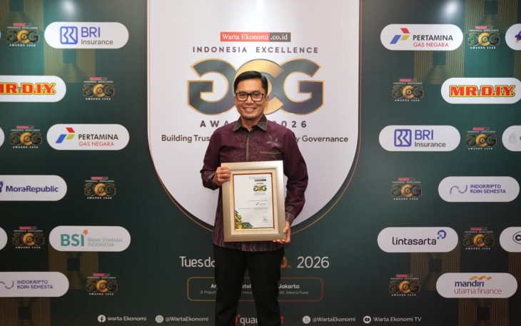 Direktur Manajemen Risiko PGN Eri Surya Kelana mewakili PGN menerima Indonesia Excellence Good Corporate Governance Ethics in Supporting National Energy Diversification and Transition - Oil and Gas Category pada ajang Indonesia Excellence Good Corporate Governance (GCG) Award 2026 yang diselenggarakan oleh Warta Ekonomi. Penyerahan penghargaan ini digelar di Jakarta, (30/6/2026)