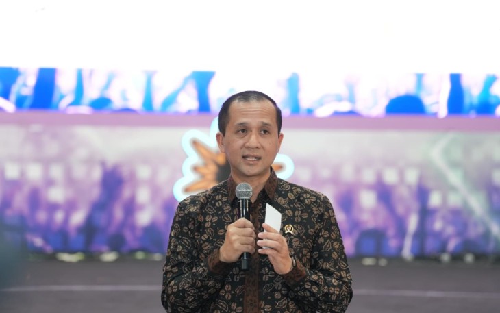 Menteri Transmigrasi M. Iftitah Sulaiman Suryanagara