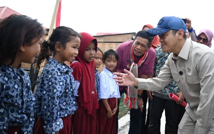 Wakil Menteri Pendidikan Dasar dan Menengah (Wamendikdasmen), Fajar Riza Ul Haq, menyapa 30 murid baru pada Kamis (16/7)