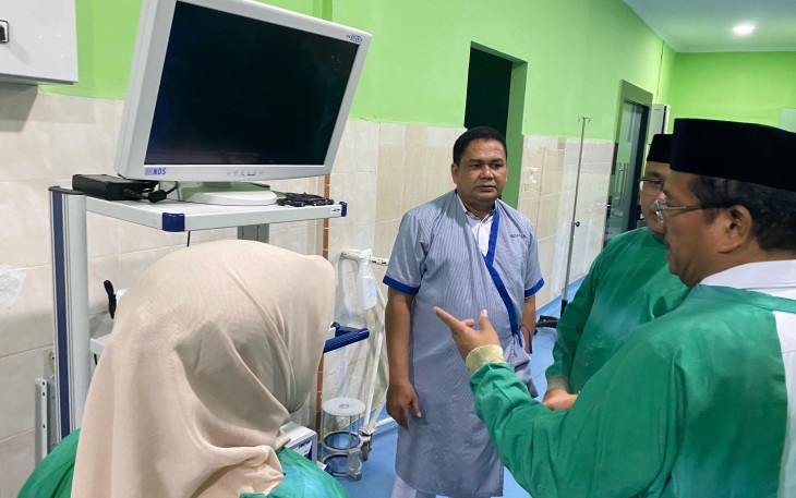  Aceh Singkil, H. Safriadi Oyon, SH, meninjau langsung bantuan hibah alat kesehatan dari Kementerian Kesehatan Republik Indonesia di RSUD Aceh Singkil, Rabu (15/7/2026)
