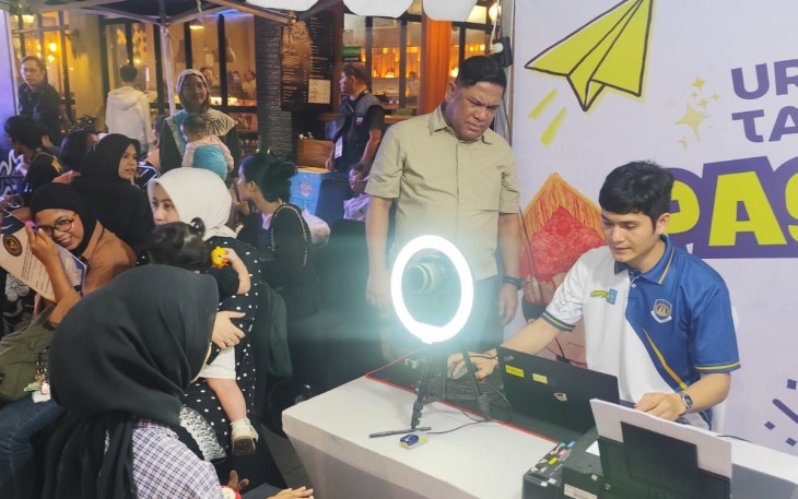 Kakanwil Imigrasi Sumut Tinjau Pasporia, Layanan Paspor Malam Hari Disambut Antusiasme Warga Medan