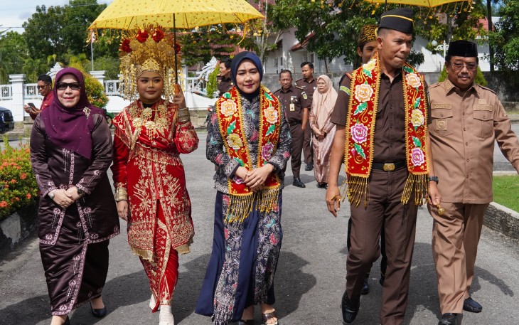 Pemkab Aceh Singkil Sambut Peusijuek Kajari Syahron