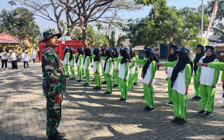 Koramil Wungu Tanamkan Disiplin dan Cinta Tanah Air kepada Siswa SMPN 2 Wungu